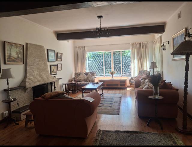 4 BEDROOM FREEHOLD FOR SALE IN HILTON CENTRAL